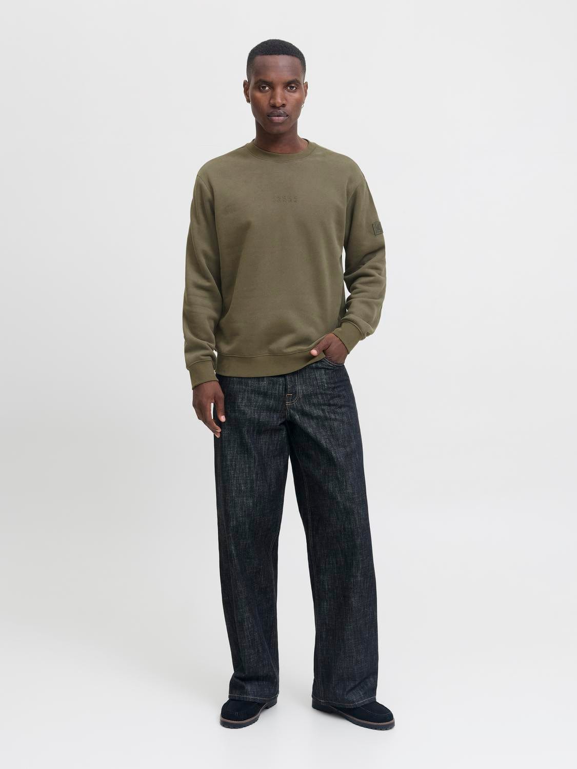 model_shot-front_full